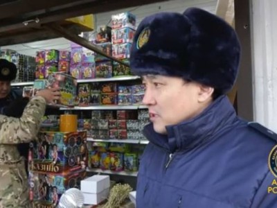 
                    Более 140 коробок контрафактной пиротехники изъяли в Алматы
                