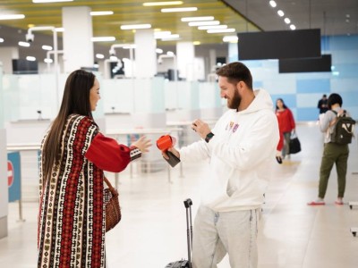 
                    С подарками встретят туристов в аэропорту Алматы в День независимости   
                