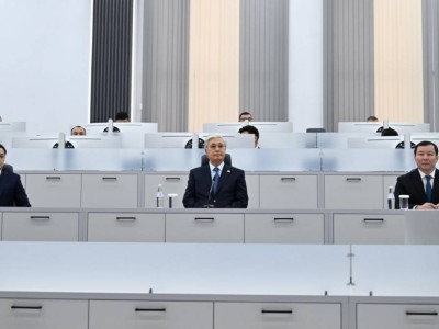 
                    Токаев посетил Центр оперативного управления в Актобе
                