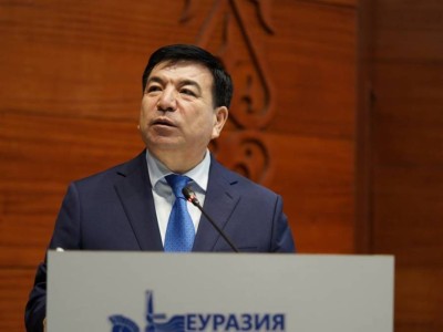 
                    Министр Бейсембаев обратился к родителям школьников
                