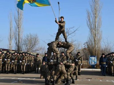 
                    Более двухсот солдат присягнули на верность Родине в Актау
                