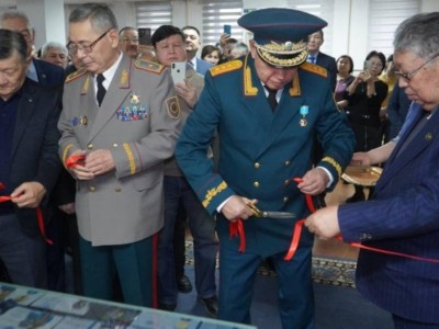 
                    В Алматы открылся выставочный уголок, посвященный достижениям Сата Токпакбаева
                