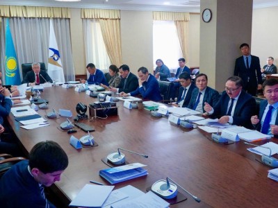 
                    На заседании совета ЕЭК с участием Казахстана приняты документы по формированию общего биржевого пространства
                