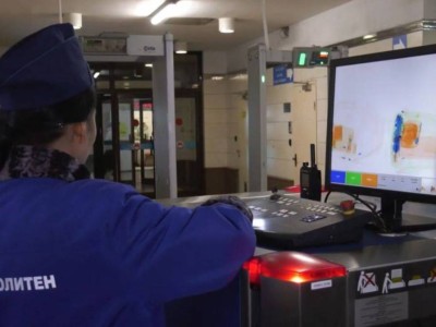 
                    Ножи, кастеты, наркотики: что находят полицейские в метро Алматы
                