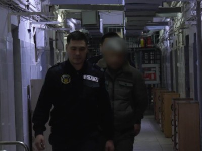 
                    Инцидент в автобусе Алматы: давший пощечину девушке мужчина арестован  
                