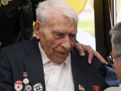 
                    Ветеран ВОВ Виктор Изюмников из Алматы отметил 100-летний юбилей
                