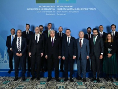 
                    Токаев принял участие в казахско-венгерском инвестиционном круглом столе
                