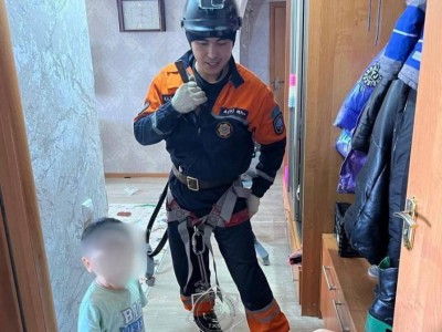
                    Внуки оставили бабушку на улице в области Абай
                
