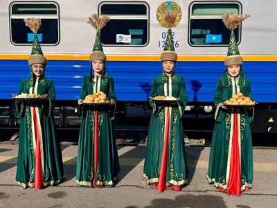 
                    Туристический поезд Jibek Joly отправился в путь из Алматы
                