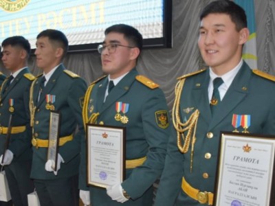 
                    В Военном институте имени Сагадата Нурмагамбетова наградили лучших офицеров-выпускников
                