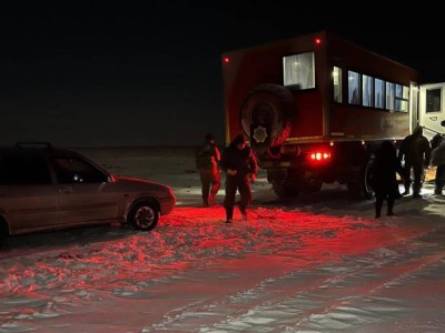 
                    В Костанайской области спасатели вытащили из снежного плена четырех человек
                