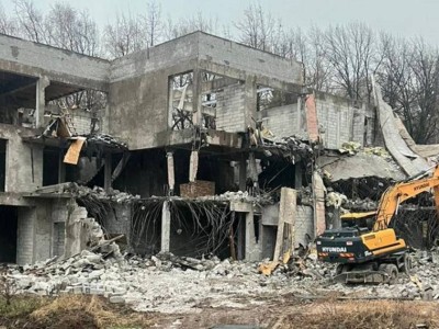
                    В предгорье Алматы сносят крупный незаконный объект
                