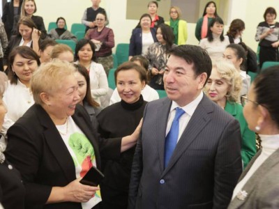 
                     Министр Бейсембаев: Каждый, кто выбирает профессию педагога, должен осознавать свою ответственность 
                