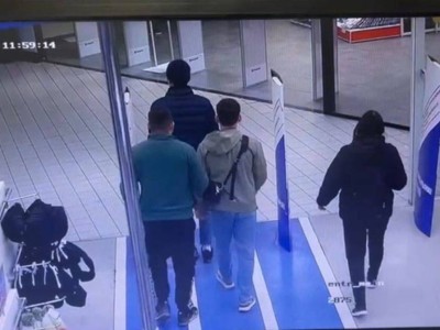 
                    Девушка на себе вынесла одежду из спортбутика в Астане
                