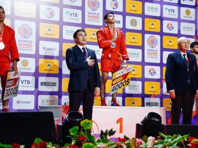 
                    Министр Мырзабосынов наградил победителей чемпионата мира по самбо
                