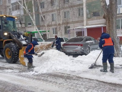 
                    2,4 тыс. дорожных рабочих вышли на уборку снега в Астане
                