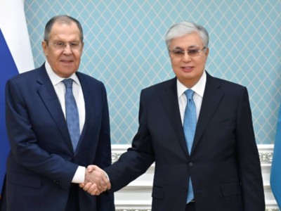 
                    Токаев принял министра иностранных дел России Сергея Лаврова
                