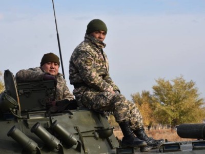 
                    Как закрепляют теорию курсанты Военного института в Алматы
                