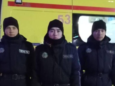 
                    Истекал кровью: жизнь мужчине спасли гвардейцы в Астане
                