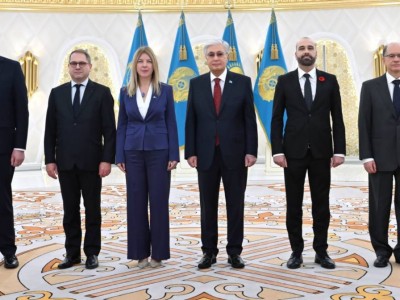 
                    Глава государства принял верительные грамоты послов ряда государств
                