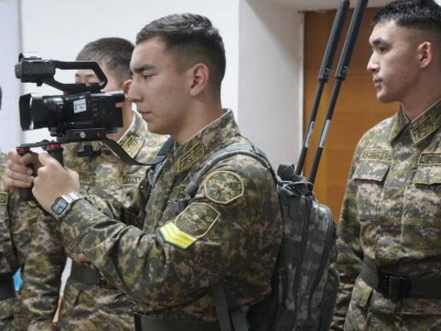 
                    Военные связисты Казахстана отмечают свой профессиональный праздник 
                
