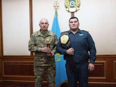 
                    Министр обороны Казахстана назначил воина-спортсмена на офицерскую должность
                