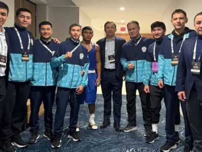 
                    Геннадий Головкин принял участие в открытии первого чемпионата мира U19 World Boxing
                