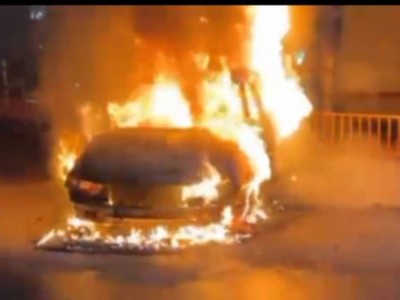 
                    Столичные огнеборцы потушили горящий автомобиль
                