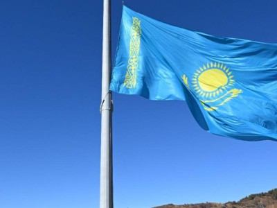 
                    В Алматы в честь Дня Республики состоялась церемония поднятия Государственного флага 
                