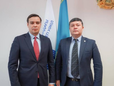 
                    Уполномоченный по правам человека Артур Ластаев встретился с банковским Омбудсменом
                