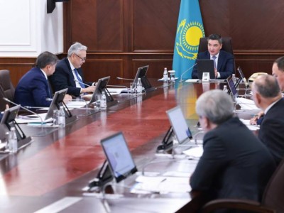 
                    Олжас Бектенов провел заседание Водного совета 
                