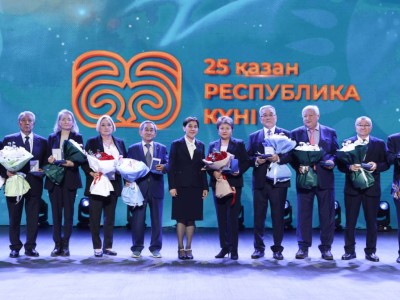 
                    Тамара Дуйсенова поздравила работников здравоохранения с Днем Республики
                