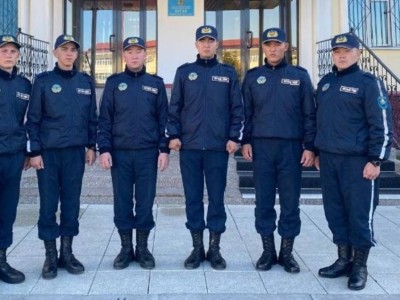 
                    Закладчиков наркотиков задержали с поличным гвардейцы в Астане
                