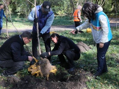 
                    «Жарқын күз»: в роще Баума в Алматы прошла масштабная экоакция
                