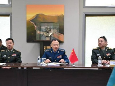 
                    В Казахстан прибыла военная делегация Китая
                