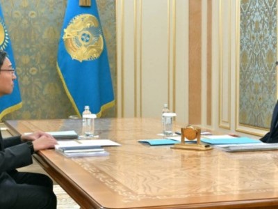 
                    Токаев принял акима Алматы Ерболата Досаева
                
