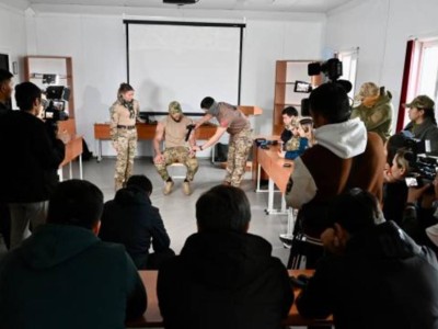
                    Журналистов и блогеров Казахстана обучают работе в зоне военного конфликта
                