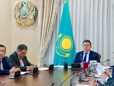 
                    Готовность регионов и служб к зимнему периоду и паводкам проверил Канат Бозумбаев
                