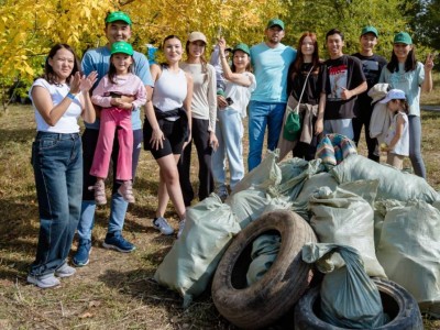 
                    Всемирный день чистоты: сотрудники «Филип Моррис Казахстан» собрали около 600 кг мусора с Аэропортовского озера
                