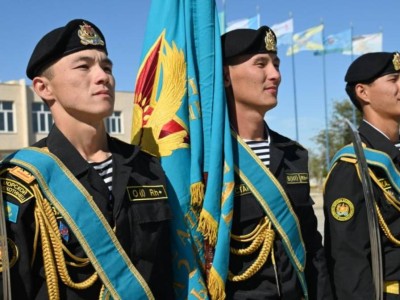 
                    Более двух тысяч солдат Вооруженных сил награждены часами от министра обороны
                