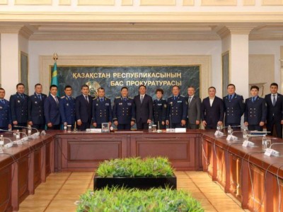 
                    Геннадий Головкин и генпрокурор Берик Асылов подписали меморандум
                
