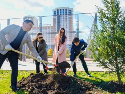 
                    Казахстанская сборная по шахматам высадила деревья в Астане
                