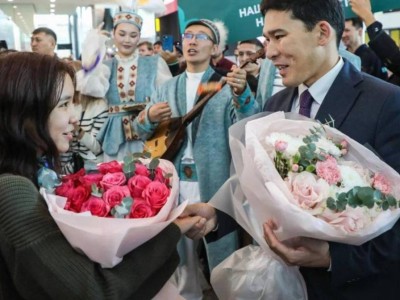 
                    Министр спорта встретил серебряных призеров Всемирной шахматной олимпиады
                