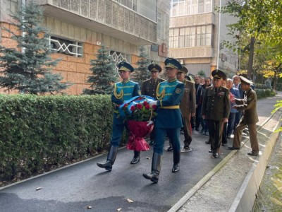 
                    В Алматы почтили память первого министра обороны Казахстана Сагадата Нурмагамбетова
                
