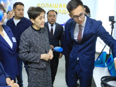 
                    Тамара Дуйсенова приняла участие в республиканском семинаре по развитию малокомплектных школ
                