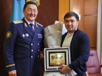 
                    В Генеральной прокуратуре прошла встреча с олимпийским чемпионом Елдосом Сметовым
                
