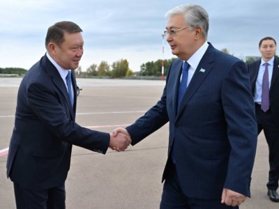 
                    Токаев прибыл в Костанайскую область
                