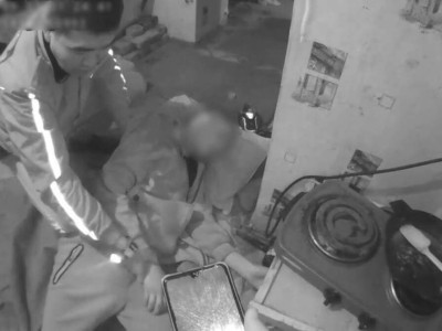 
                    Полицейские спасли мужчину от суицида в ВКО
                