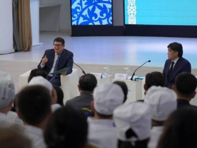 
                    Алмасадам Саткалиев рассказал о важности строительства АЭС для Казахстана студентам Кокшетау 
                