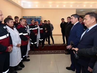 
                    Бектенов обсудил с коллективом Степногорского горно-химического комбината строительство АЭС в Казахстане 
                
